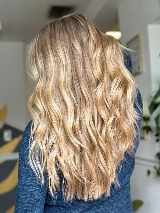 https://cdn.salonspotlight.com/photos/DV85p0wLRBG0jkvb0aQ9/9c4746bd-4a3f-4df1-90db-2bab4f0b8433_720x720