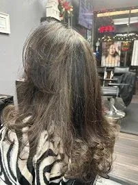 https://cdn.salonspotlight.com/photos/DYK5l3SJ8umYelJgDQpF/94dffcb7-9f22-4155-ae46-000bc0c9e356_720x720