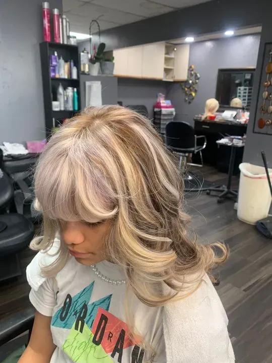 https://cdn.salonspotlight.com/photos/DYK5l3SJ8umYelJgDQpF/aa1077be-d7a4-4a5f-ae5d-673e357b3761_720x720
