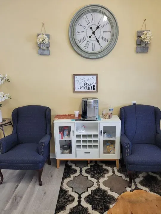 https://cdn.salonspotlight.com/photos/DZYZmll5jkJe1jalf8gT/023cb875-dbcb-4731-8452-03e46ae8bdc3_720x720