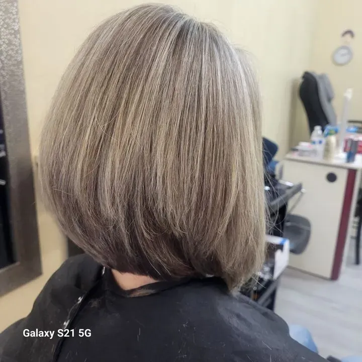 https://cdn.salonspotlight.com/photos/DZYZmll5jkJe1jalf8gT/5b3cd168-f8ea-4748-be2f-b7d882653966_720x720