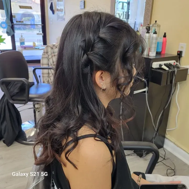 https://cdn.salonspotlight.com/photos/DZYZmll5jkJe1jalf8gT/5f72a995-00ee-49d2-8c4a-95e85bd09df4_720x720