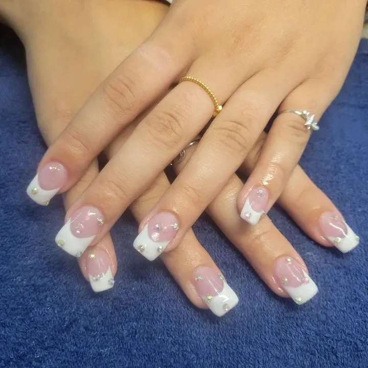 https://cdn.salonspotlight.com/photos/DZYZmll5jkJe1jalf8gT/d44383b3-3860-41ad-98f2-4e7b4afce097_720x720