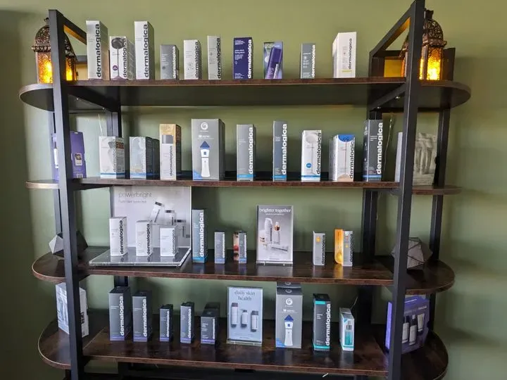 https://cdn.salonspotlight.com/photos/DaznPmZgdQI14q2opwG4/e3edd62b-b0a8-4218-9257-37a20b1e58ec_720x720
