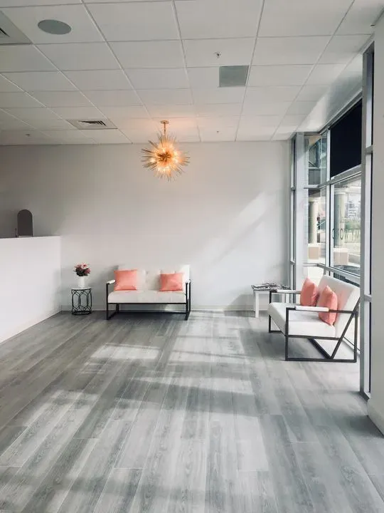 https://cdn.salonspotlight.com/photos/DbxsRLMLrSE82TKVnGLz/1e55bef7-cb8e-491a-9017-f5bec45bd37e_720x720