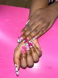 https://cdn.salonspotlight.com/photos/DcXVRnkLj2nlZBGgtuNk/60e1bfaa-9b26-4e0a-b50d-480a3becba6a_720x720