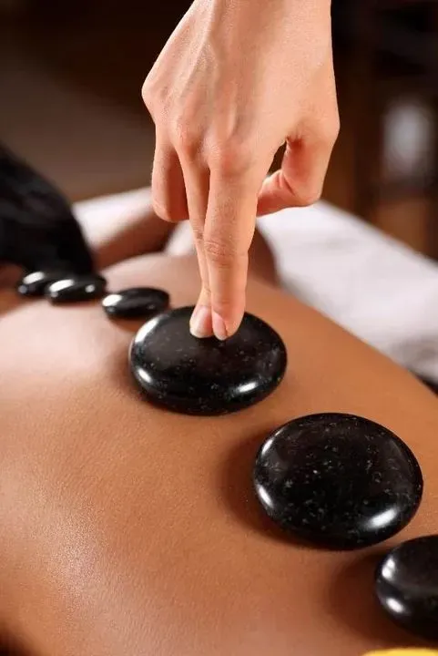 https://cdn.salonspotlight.com/photos/Dct9pxeCecTzWdeaQmBD/981755b1-8ed1-48f0-8dac-e6eba74bcd32_720x720