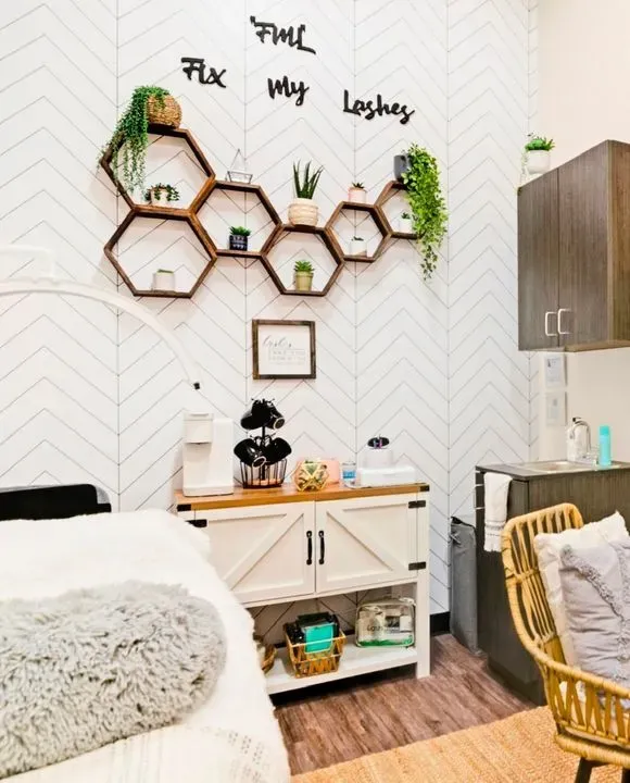 https://cdn.salonspotlight.com/photos/DdsCIL3YJDgxwG17PujT/203ba79a-7da6-4aa3-bbb7-510d6ad1f636_720x720