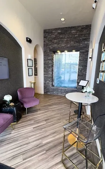 https://cdn.salonspotlight.com/photos/DdsCIL3YJDgxwG17PujT/2099a33a-f810-4502-9088-0f14f75fe831_720x720