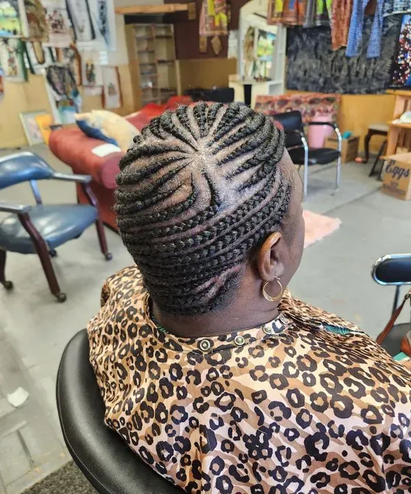 https://cdn.salonspotlight.com/photos/DeCUa8AVfsLblMPXiHS6/19af6358-4590-4b66-a6d5-1663dd1080c0_720x720
