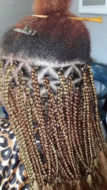 https://cdn.salonspotlight.com/photos/DeCUa8AVfsLblMPXiHS6/1b7da7e8-1eb7-48aa-bd4b-934f8b81aa34_720x720