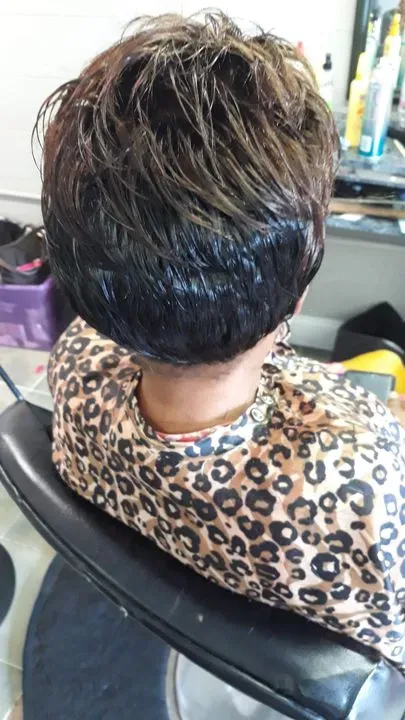 https://cdn.salonspotlight.com/photos/DeCUa8AVfsLblMPXiHS6/644f06eb-abb1-43a8-b4a3-85e2e9755e51_720x720