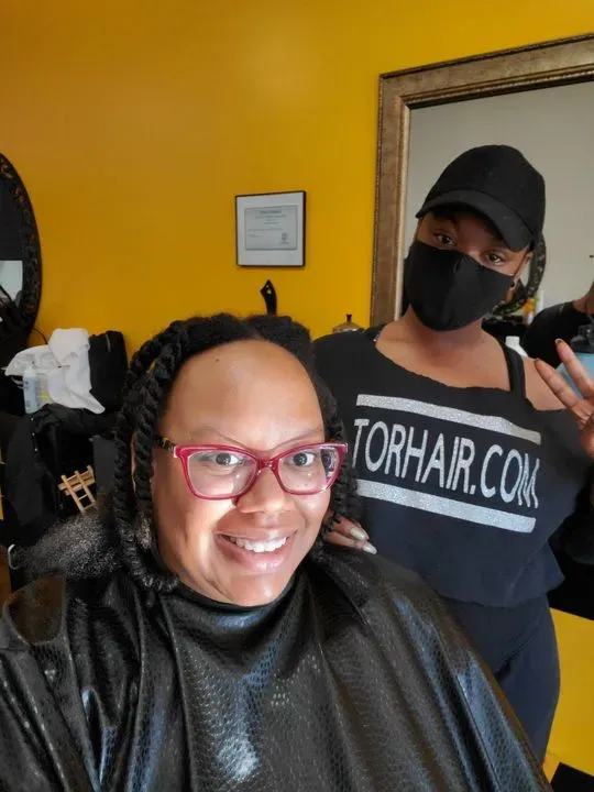 https://cdn.salonspotlight.com/photos/DeR0D8Yu16NvzgndwJMx/0697f3c6-5d5d-4161-b8ad-a358f6a22a50_720x720