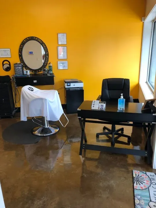 https://cdn.salonspotlight.com/photos/DeR0D8Yu16NvzgndwJMx/515f639d-777b-4714-855d-06cbe71956e8_720x720