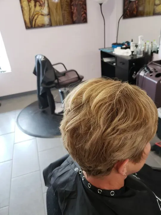 https://cdn.salonspotlight.com/photos/Dg6X00sWscM6rA8BK69b/091f8343-3624-4a87-923d-de814b118158_720x720