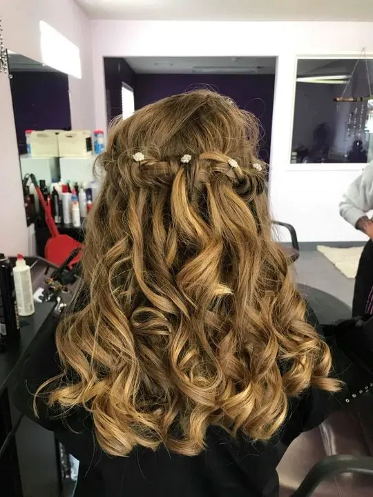 https://cdn.salonspotlight.com/photos/Dg6X00sWscM6rA8BK69b/db66e55e-21d0-4854-9bd0-f2d2f7f1d0cf_720x720