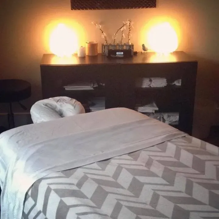 https://cdn.salonspotlight.com/photos/Dg6hn0xSfJszvgwatZwO/99d169bb-388c-4130-86ae-09c8e58eb658_720x720