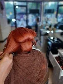 https://cdn.salonspotlight.com/photos/Dg7CD99Um5Eze2qXlXCM/3f536461-aa7d-4e2e-a0f2-c853051578bd_720x720