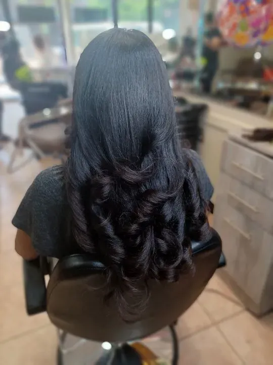 https://cdn.salonspotlight.com/photos/Dg7CD99Um5Eze2qXlXCM/6855bc9f-951d-40cd-9a41-b315405134a6_720x720