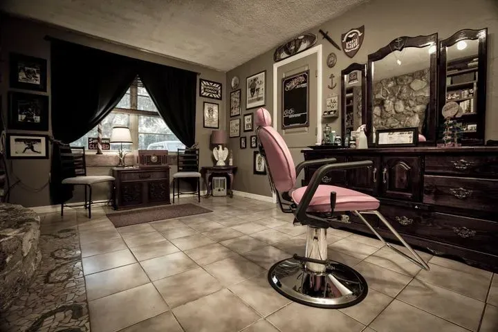 https://cdn.salonspotlight.com/photos/Dh4t4YLHgw4Iwjk4sxUs/fdd4002c-9b0f-403c-b30c-eb1c6d41c6c9_720x720