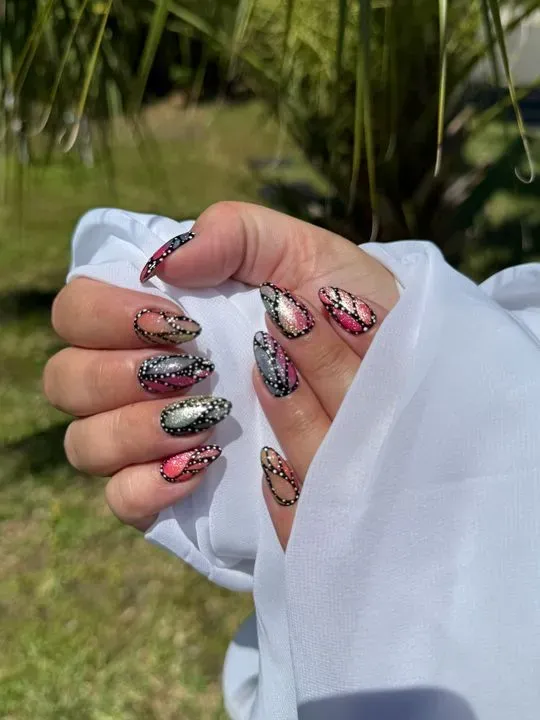 https://cdn.salonspotlight.com/photos/DiYokoNkSrc9Fdu4Nsn3/989c17b6-6fc0-4a9d-9035-424605f23943_720x720