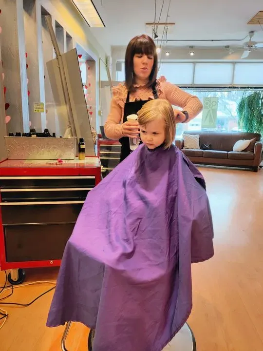 https://cdn.salonspotlight.com/photos/Dl86p3jVYFEvqTMoDBde/d21a34b4-df12-46c5-82e7-a14a2c42ca3d_720x720