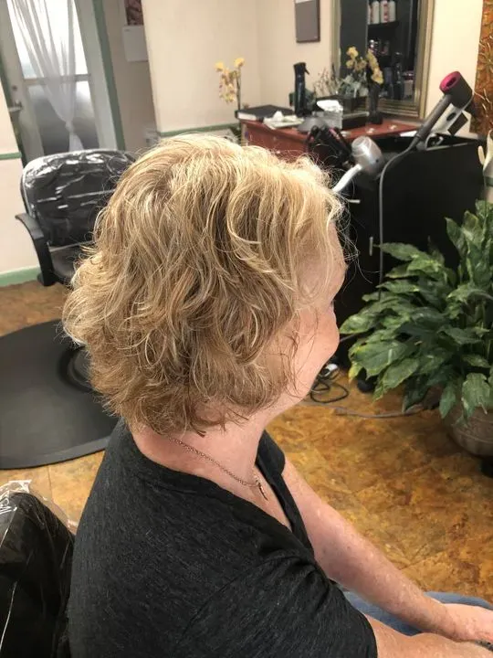https://cdn.salonspotlight.com/photos/DoAHTvmbquQMI038rz94/b7b1f0c8-8ce0-4a08-8503-abc6dcf3b97e_720x720