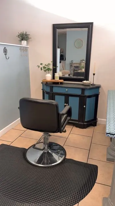 https://cdn.salonspotlight.com/photos/DoD12peWoFHQVQfDH0Yc/be647e39-a0a8-4a85-aa1f-08e45c924cc9_720x720