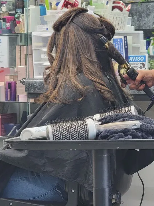 https://cdn.salonspotlight.com/photos/DoYVBMIKU0ynAagBSEc5/87ea039e-ec14-4b21-bba4-7593debae438_720x720