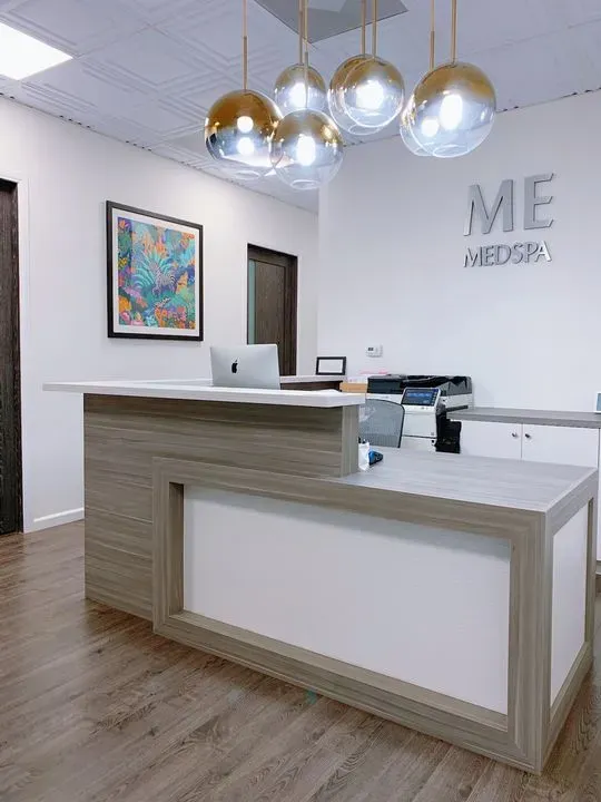 https://cdn.salonspotlight.com/photos/DoqrzNvfeTth751fMET0/3bd82bfb-1167-4e3d-bd95-3381278976bd_720x720