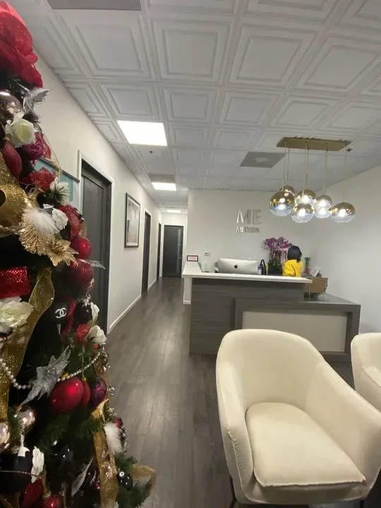 https://cdn.salonspotlight.com/photos/DoqrzNvfeTth751fMET0/6da5a91f-5251-402e-882c-c0bd1b35983c_720x720