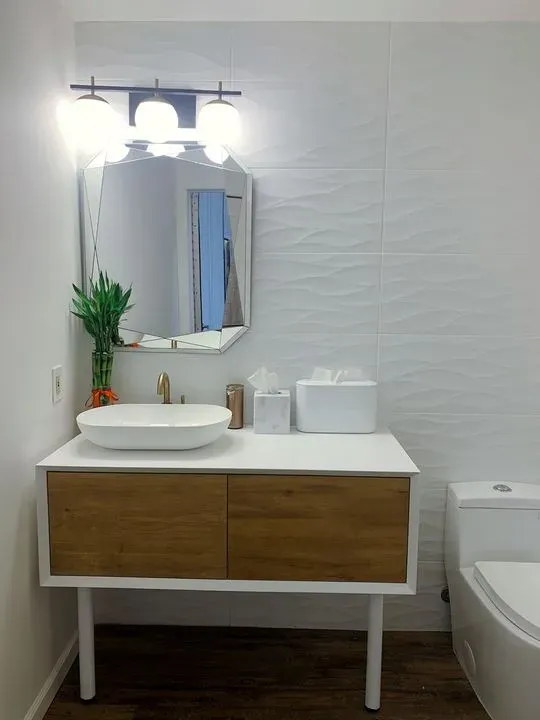https://cdn.salonspotlight.com/photos/DoqrzNvfeTth751fMET0/7ea118d3-93f8-43b7-be43-98c431ce5b1a_720x720