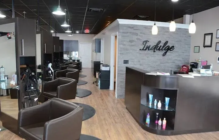 https://cdn.salonspotlight.com/photos/DpfpD2gWzVcClv1p79tz/4e7864f0-421b-4967-a65a-b1daeb6eb0ca_720x720
