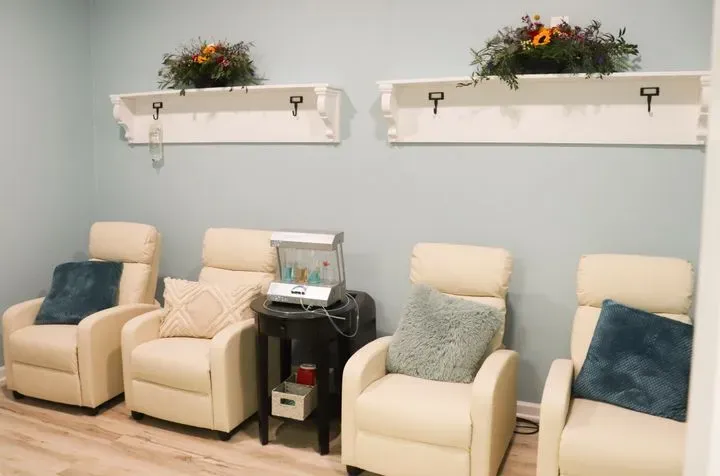 https://cdn.salonspotlight.com/photos/DsoiMCWCq7E7CiyLF1DR/23d7172b-6fb7-4406-9146-67e85eaea074_720x720