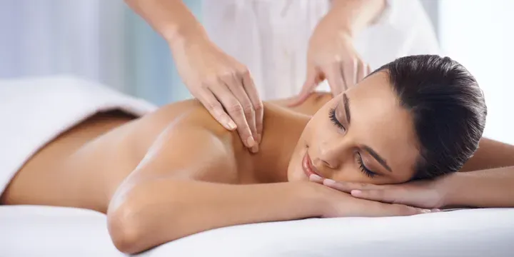 https://cdn.salonspotlight.com/photos/DsoiMCWCq7E7CiyLF1DR/fcd9369a-935f-445e-9a77-50018e1bcb01_720x720