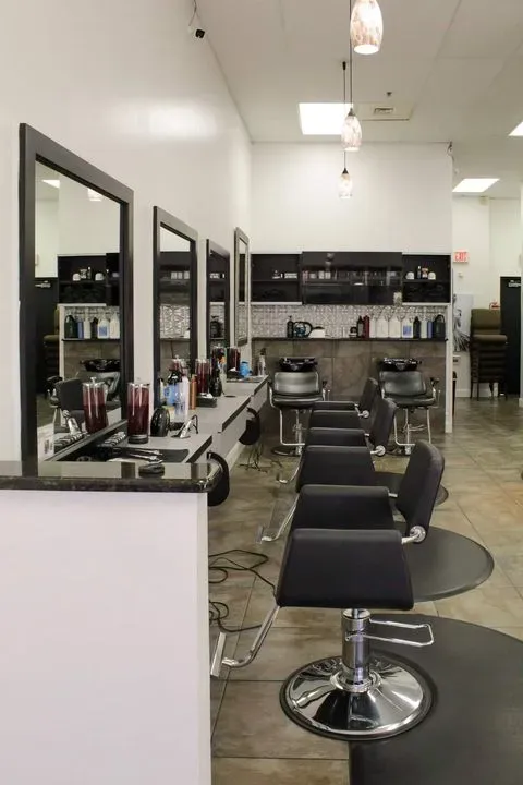 https://cdn.salonspotlight.com/photos/DswZebPxMyxbqfJtP3pj/5ef4cf2a-2b34-4e2b-89fc-f632c1dc1994_720x720