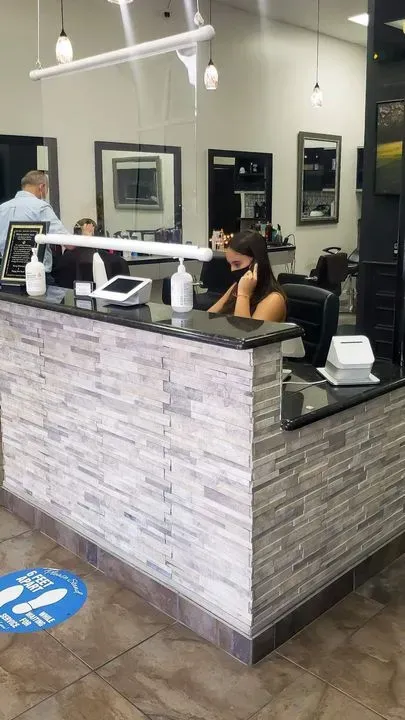 https://cdn.salonspotlight.com/photos/DswZebPxMyxbqfJtP3pj/82312f4e-6944-41ef-a41e-9577b15ae2dc_720x720