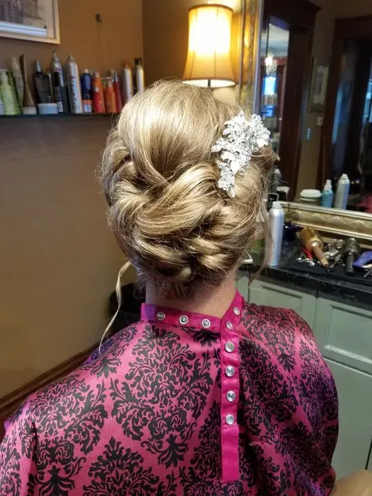 https://cdn.salonspotlight.com/photos/DtcSC1YrvjxNOJGNrsT8/b2b3b387-f29a-43fb-9408-90d5fdbe1ff1_720x720