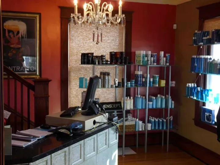 https://cdn.salonspotlight.com/photos/DtcSC1YrvjxNOJGNrsT8/b30efae0-9184-41bd-9631-536a60f99986_720x720