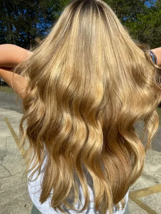 https://cdn.salonspotlight.com/photos/DxFTyg56nzOniJlwREt8/7bfc781c-0e2e-43b7-a64e-35b2e9cc75d7_720x720