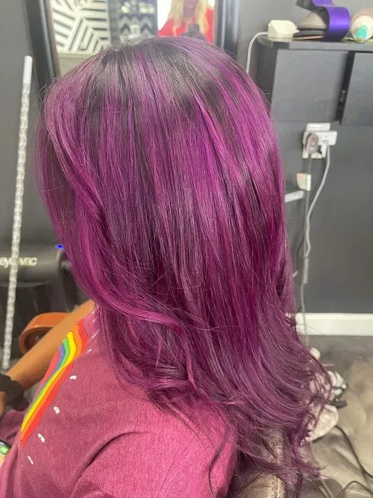 https://cdn.salonspotlight.com/photos/DxFTyg56nzOniJlwREt8/e2fb1aae-e07f-4aaa-b18e-c317c2cee19b_720x720