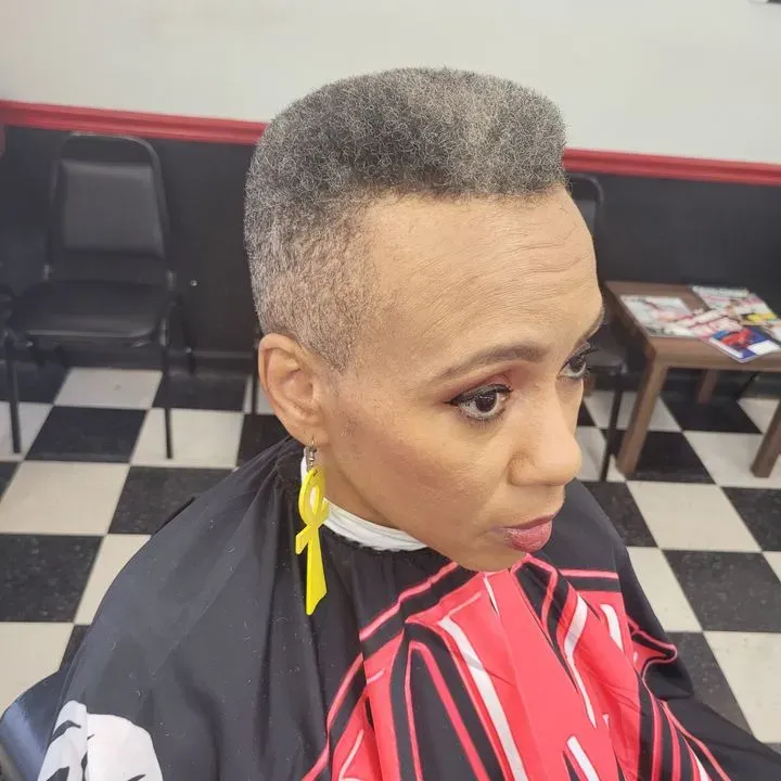 https://cdn.salonspotlight.com/photos/DyXr3L2WJ7ovkcyqsDXD/261d955f-dd79-4a0b-a385-8611d5f5c185_720x720