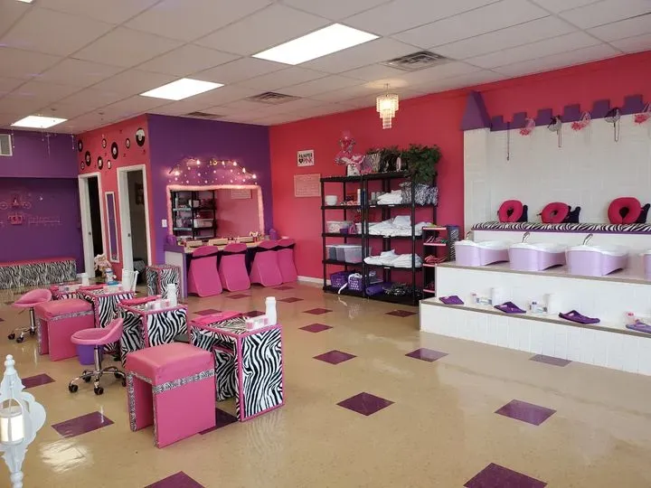 https://cdn.salonspotlight.com/photos/DzjrZxn31colIJ5yV3o7/e18d49bf-eb16-47ba-9681-c8e3e86b171c_720x720