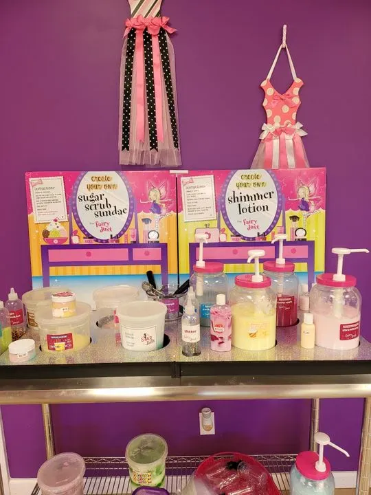 https://cdn.salonspotlight.com/photos/DzjrZxn31colIJ5yV3o7/fbf0d659-6b68-49bb-aeae-bc8685b463cc_720x720