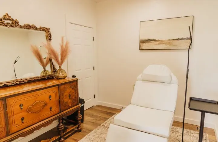 https://cdn.salonspotlight.com/photos/E0VawVJldDds9xOTWbi7/15dd414b-df0c-4bd9-a6fb-6a83fc183dcd_720x720