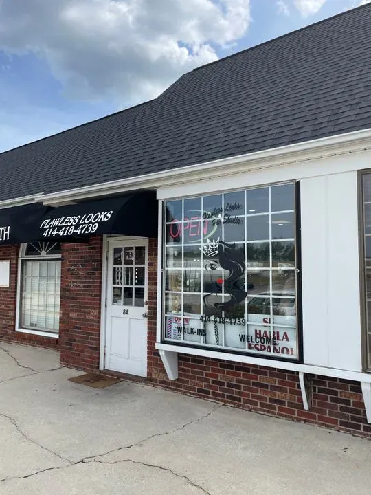 https://cdn.salonspotlight.com/photos/E1WewT2mWTUI13nV5Rwm/9b841395-4e23-4332-a135-7996480660a8_720x720