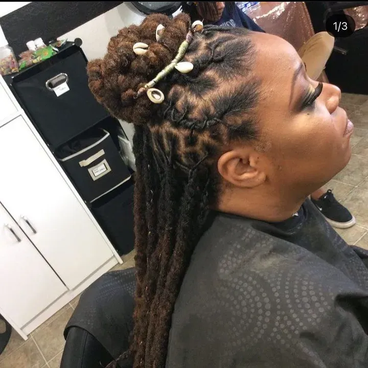 https://cdn.salonspotlight.com/photos/E6IXzAvNvbErjmizMoW9/c3fa95d8-4efc-40a2-94ed-b7cdf7a303ec_720x720