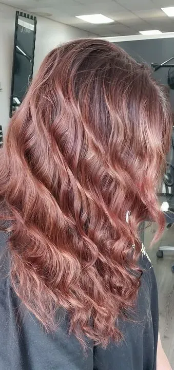https://cdn.salonspotlight.com/photos/E899Pwgy8bvrKkJ8O9q4/2fe14d97-ee33-43ff-a7d3-d379f7363ba1_720x720