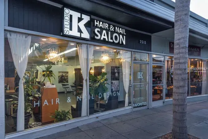 https://cdn.salonspotlight.com/photos/E9LfN9GttIijKpBSeqtQ/14620eab-06ee-4062-b9dd-27a518df1636_720x720