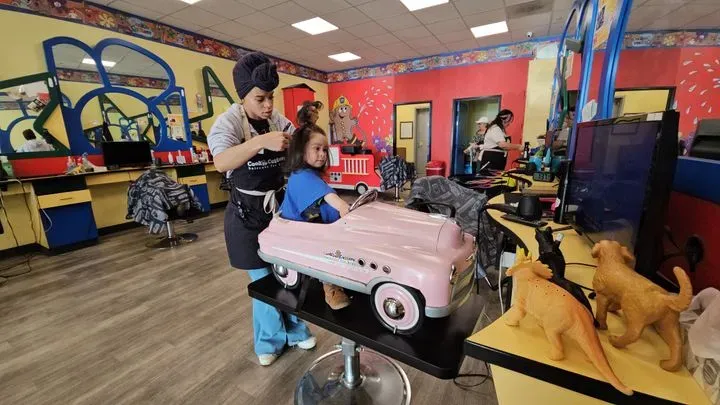 https://cdn.salonspotlight.com/photos/ECi86hjkgNAjDo6QRFLw/a3177444-2d86-4aa6-b2b5-14589812748d_720x720